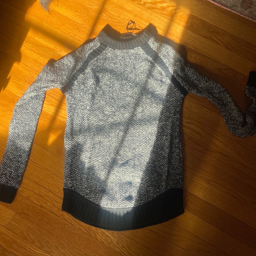 Lululemon Passage Sweater Black / Angel Wing